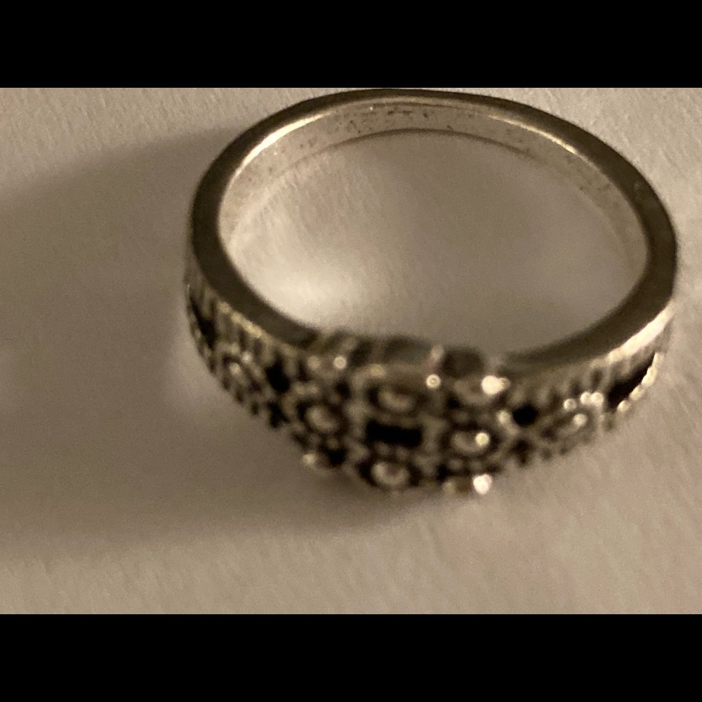 Size 4 silver Ring with intricate design